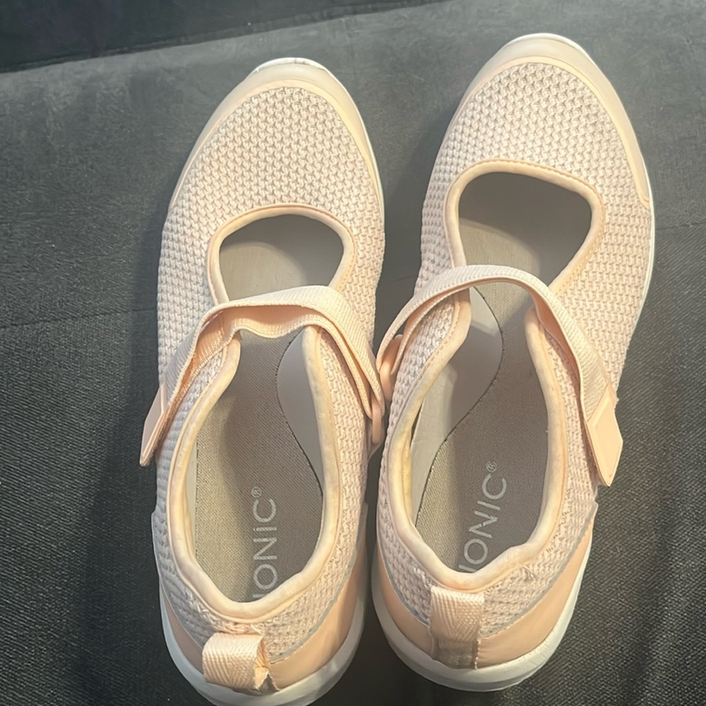 Vionic peach/light pink shoes